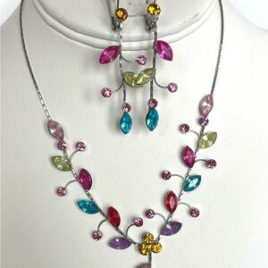 Multicolor Jewelry set. Necklace and earrings.